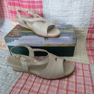 SAS Women’s Bone/Tan Slingback Sandals 10.5wide